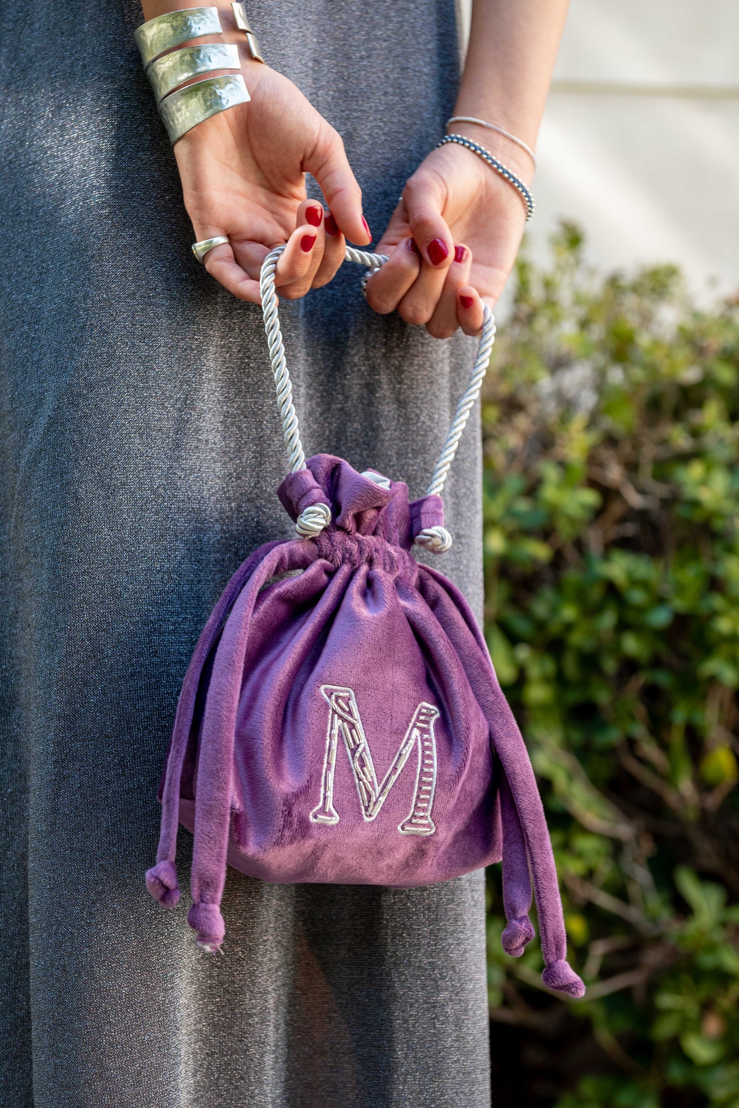 Saquito de Mano Morado letra M